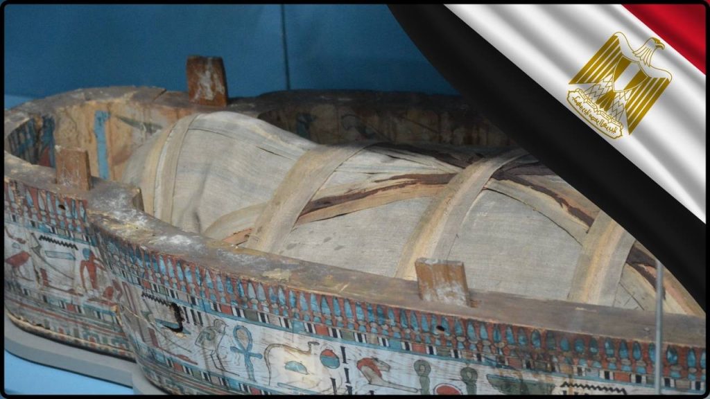 Fragmentos De Máscara De Momia Egipcia Reunidos