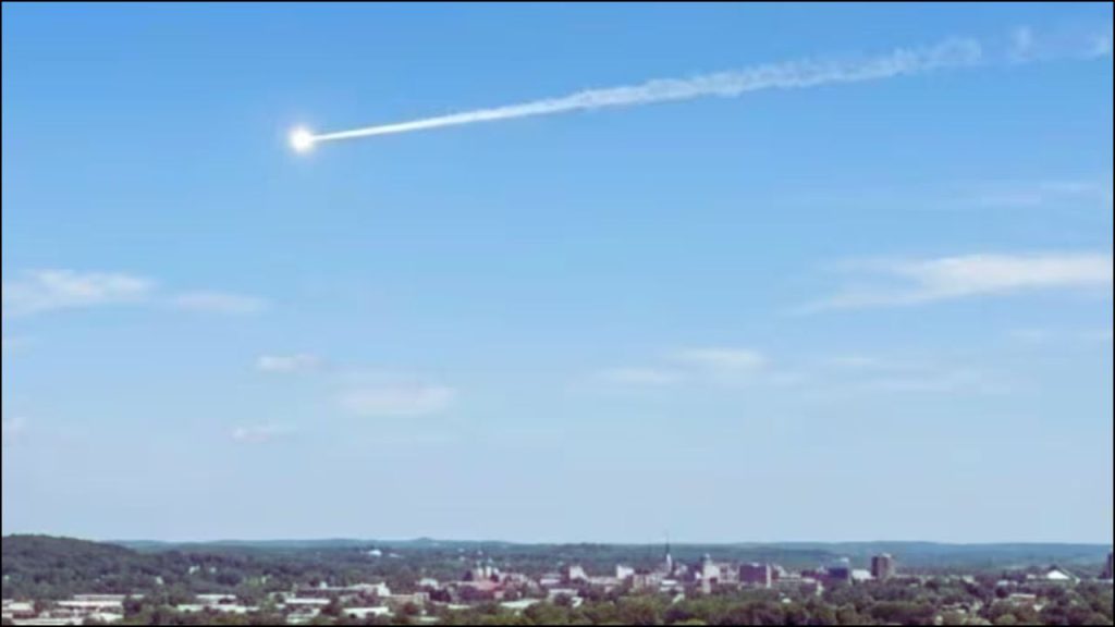 Un enorme meteorito ilumina