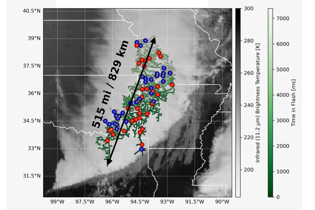 Visualización satelital del mega rayo (NOAA)