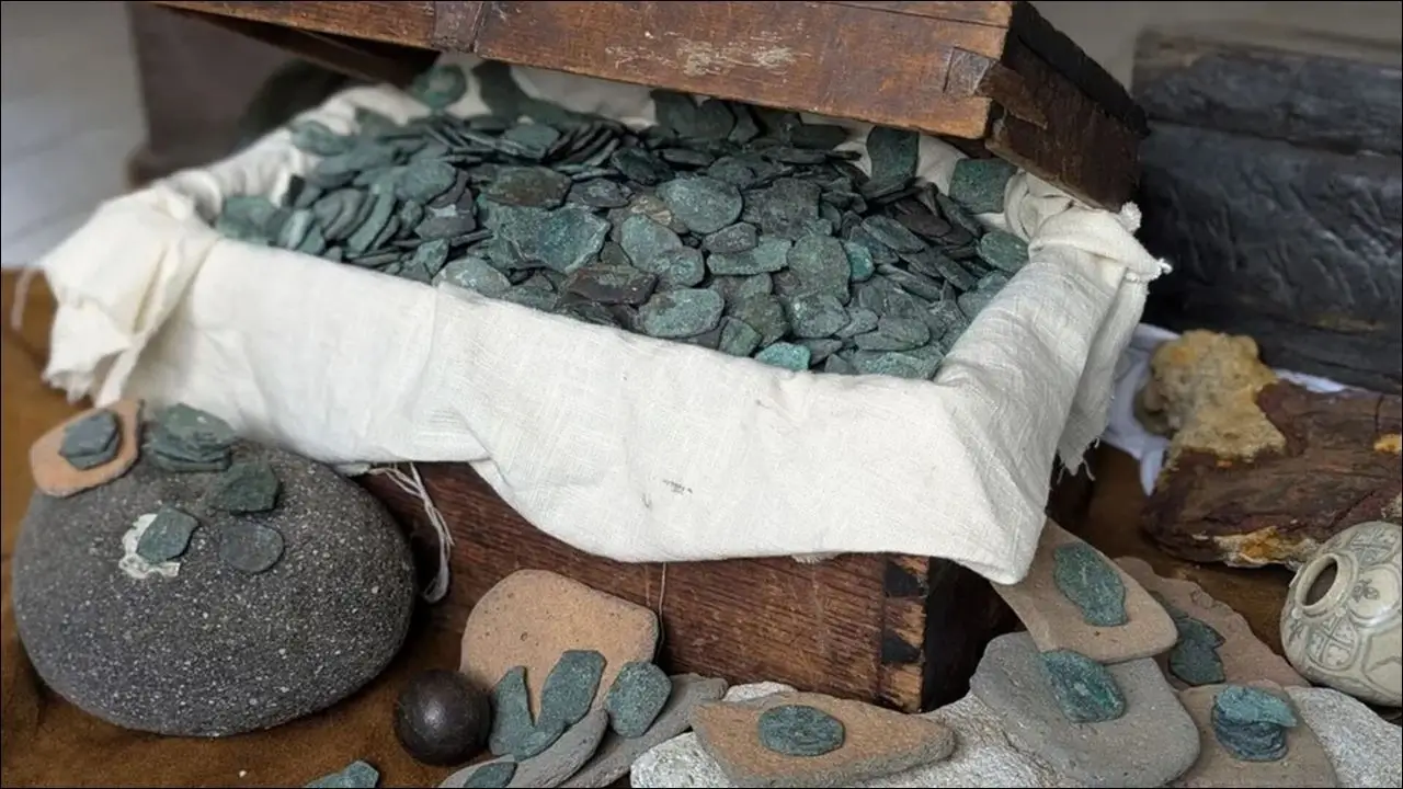 Monedas De Oro Y Plata Del Naufragio De La Flota Española De 1715